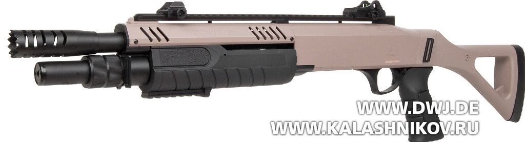 Модель STF12 TAN со стволом длиной 457 мм оснащена прикладом. Слово TAN в названии указывает на светло-коричневую окраску приклада, ствольной коробки и кожуха ствола