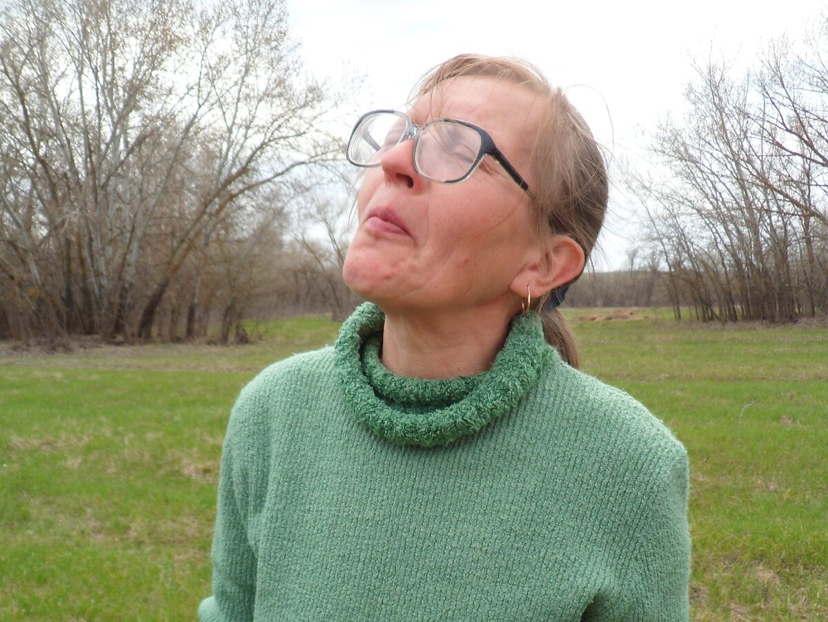 Мама в Сиротинской через несколько дней после переезда.