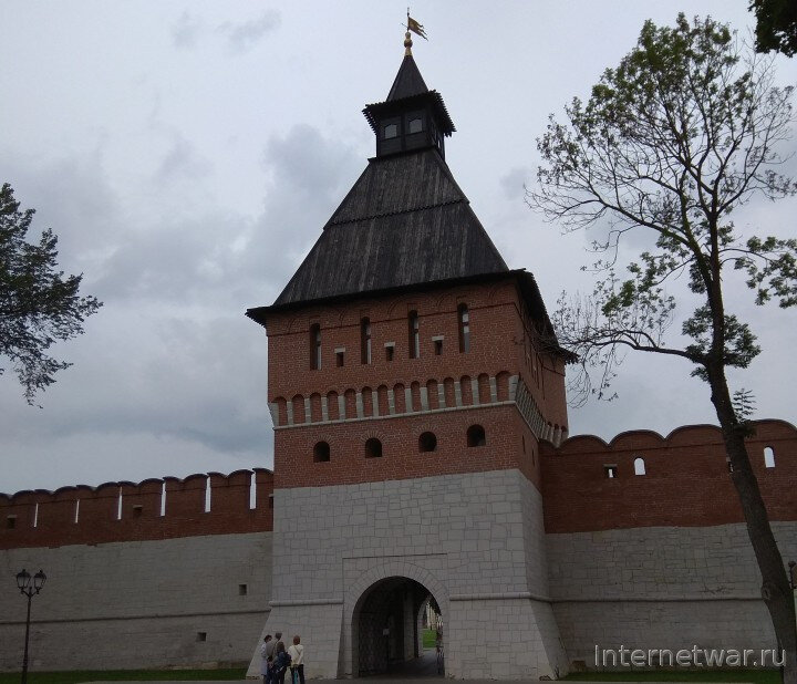 Башня Ивановских ворот