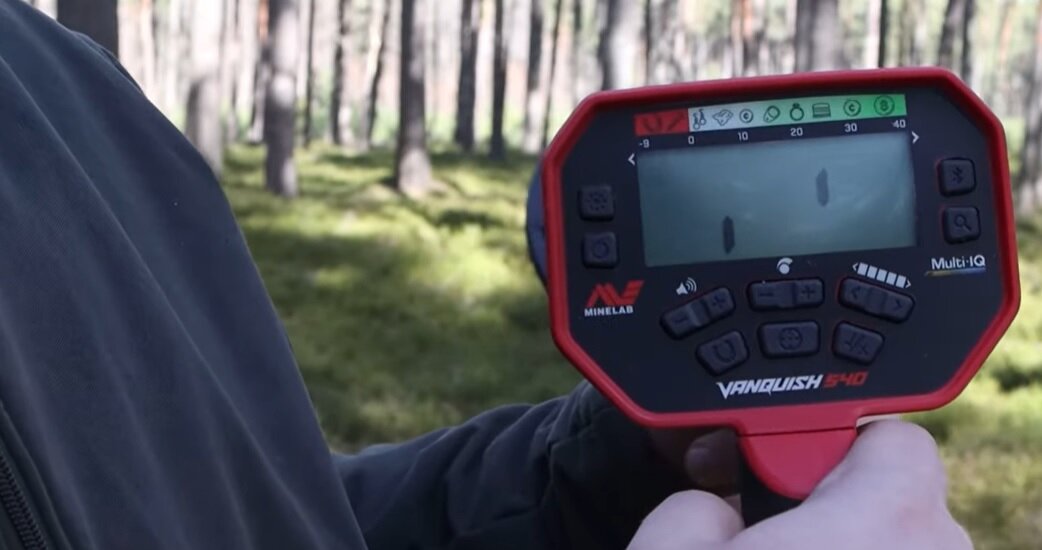 Minelab Vanquish 540 - включается как Эквинокс 800. 