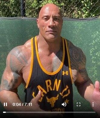 Кадры из видео - страницы instagram Дуэйна