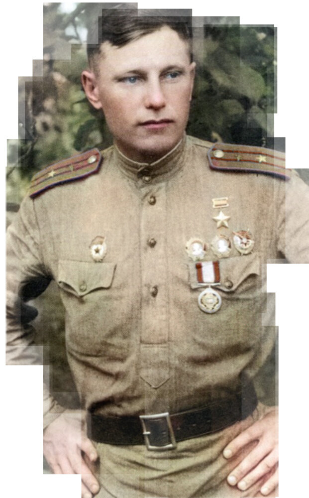 Майор А. И. Покрышкин по завершении сражений на Кубани, июнь-июль 1943 г. Под двумя орденами Ленина — американская медаль «За отличную службу» (Distinguished Service Medal) — третья по значимости военная награда США. Медаль вручена от имени президента Рузвельта, который назвал советского аса «выдающимся пилотом Объединенных Наций». Фотография использована в качестве иллюстрации.