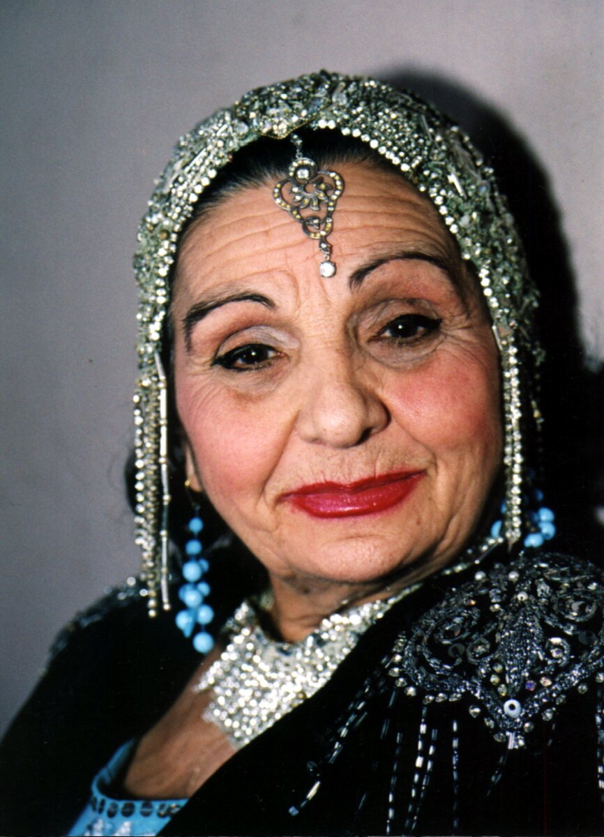 Рубина Калантарян  в армянском национальном головном уборе