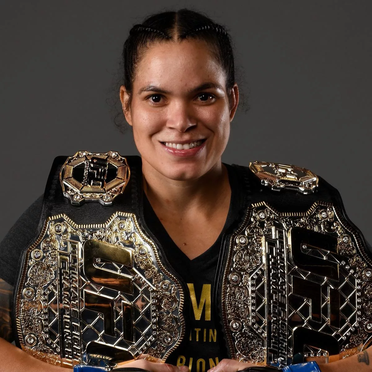 Amanda nunes. UFC Аманда Нуньес. Аманда Нуньес. Аманда боец UFC. Фируза Шарипова стала мамой.