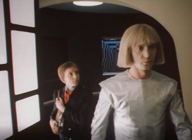 Робот Вертер - один из наиболее идиотских персонажей фильма. Он зануда, лентяй, бюрократ и обладает несмешным чувством юмора. Этакий советский робот Бендер (см. Футураму). Однако погибает он геройски, сражаясь с космопиратами.