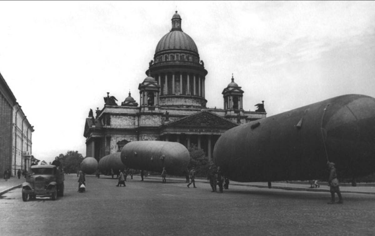 аэростаты у Исакиевского собора 1941