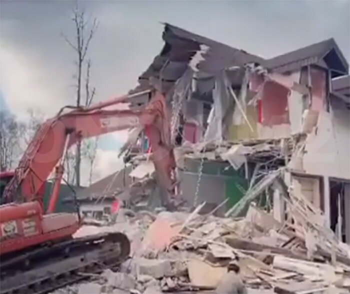 Дом два снесли. В москве снесли съемочную площадку дом 2. Площадка дом 2 в метрах. Дом два снесли. Дом 2 сносят.
