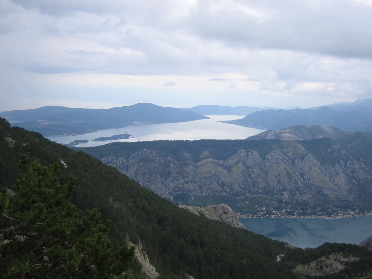Вид на Боко-которский залив с Ловчена