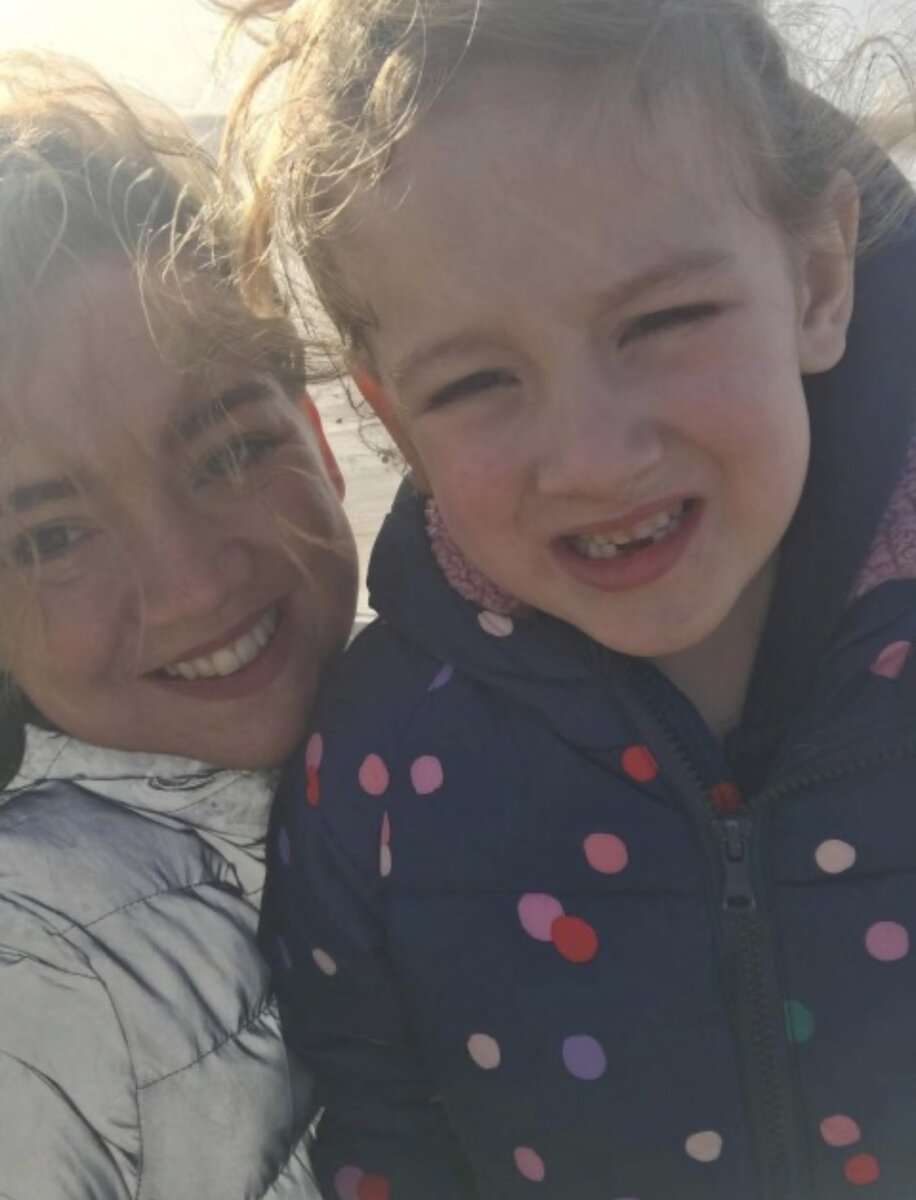 Эшли Чалинор и ее дочь Ава