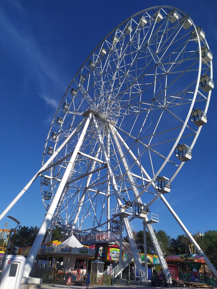 Колесо обозрения там же. 