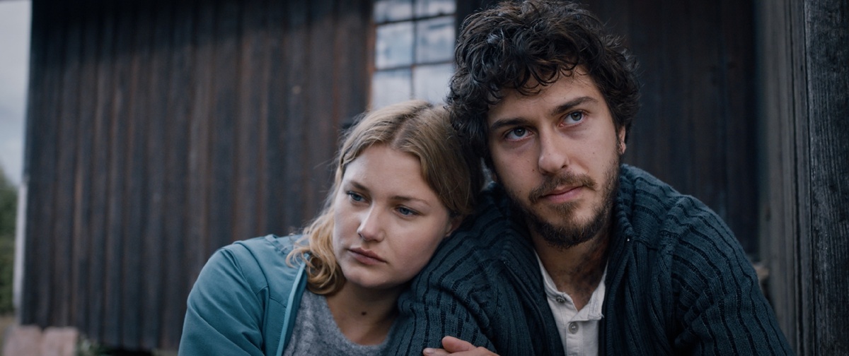 Спустя много лет, молодой парень Эрик приезжает из Америки в небольшой Норвежский городок. Здесь он мечтает найти родственников и встретиться с семьей. Но прибывая на территорию родной страны, герой попадает в круговорот таинственных и мистических событий. Он открывает в себе редкий дар, случайным образом активируя феноменальные способности. В порыве гнева он начинает источать молнию и мощный огненный заряд. Неограниченное могущество парня связано с древней мифологией и принадлежит наследнику «Бога грома». Герой с трудом справляется с новыми возможностями, и долгое время скрывается в дремучих лесах.