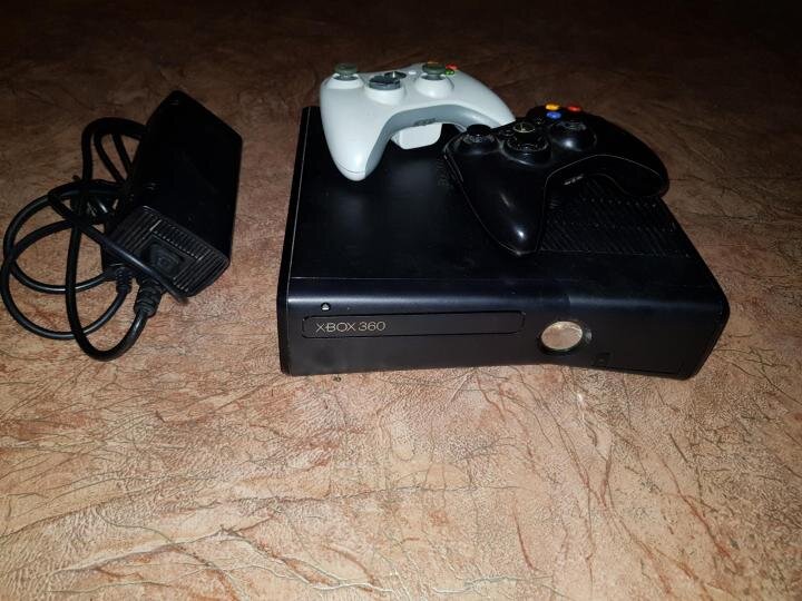 Игровая приставка Xbox 360