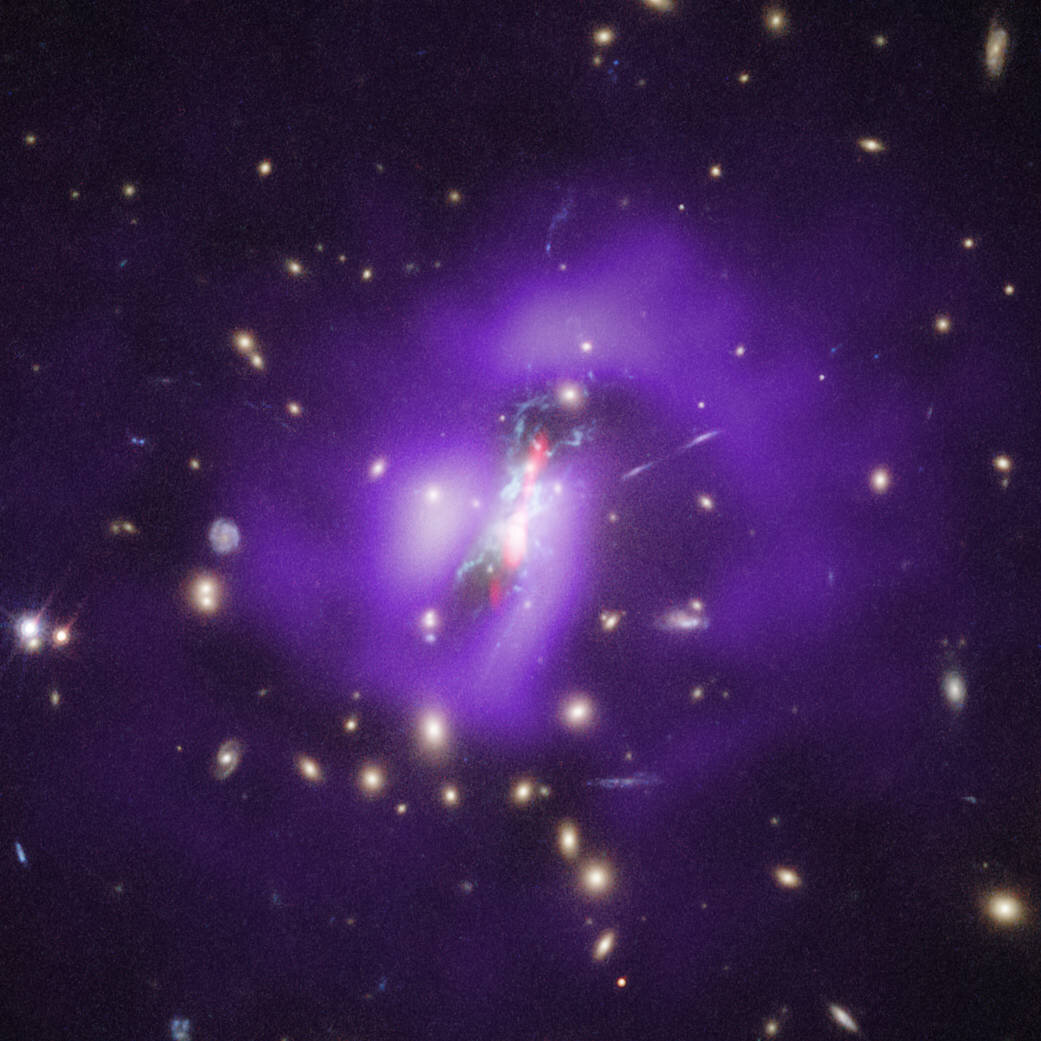Центральная Галактика скопления Феникс