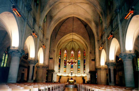 Светлые газовые инфракрасные обогреватели в католическом соборе