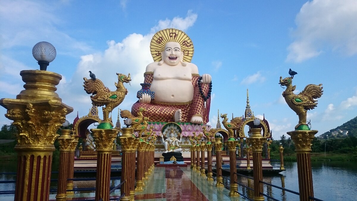 У тайцев даже Будда улыбается. Остров Самуи (фото автора)