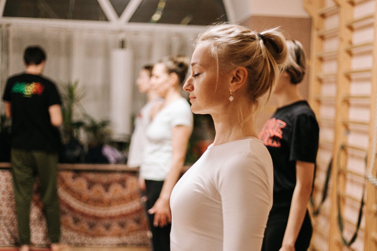 Тадасана: польза асаны и техника выполнения 