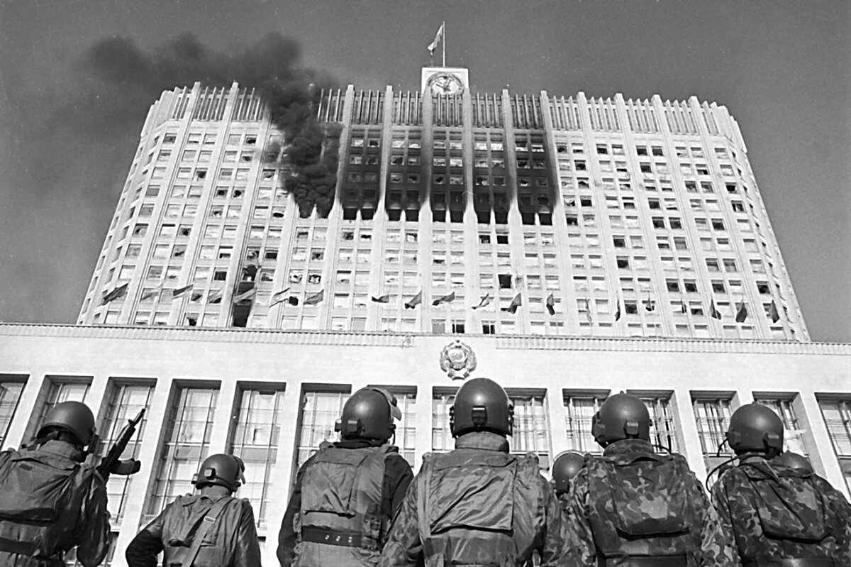 Расстрел Верховного совета РСФСР в 1993 году. Фото с открытого источника.