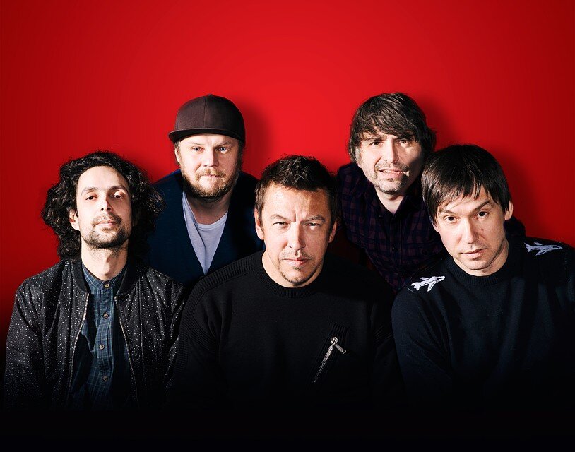 Группа "Танцы минус". 
Источник: https://www.omsk.kp.ru/daily/26757/3791512/