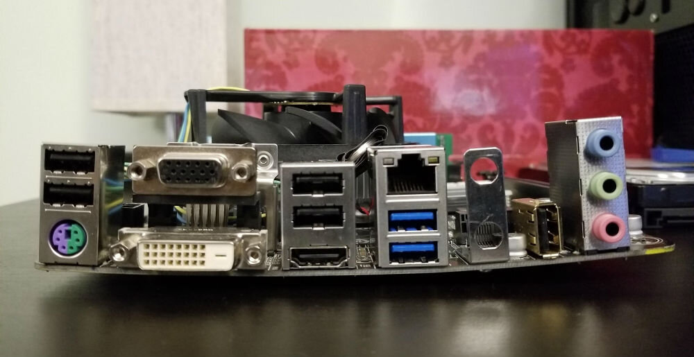 Если дуть на плату после мойки горячим воздухом, то можно получить вот такой результат