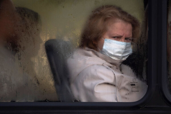 Мировая медицина пока не может победить коронавирус. Что делать россиянам? Отвечает врач