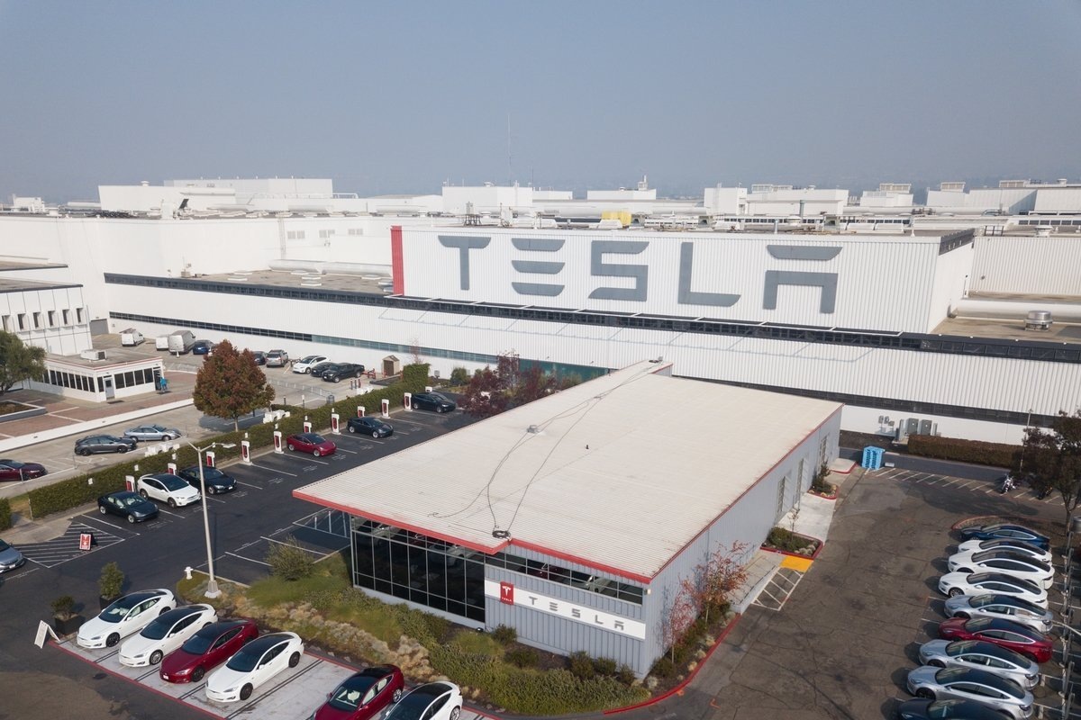 Tesla будет производить зарядные устройства для электрокаров Китая