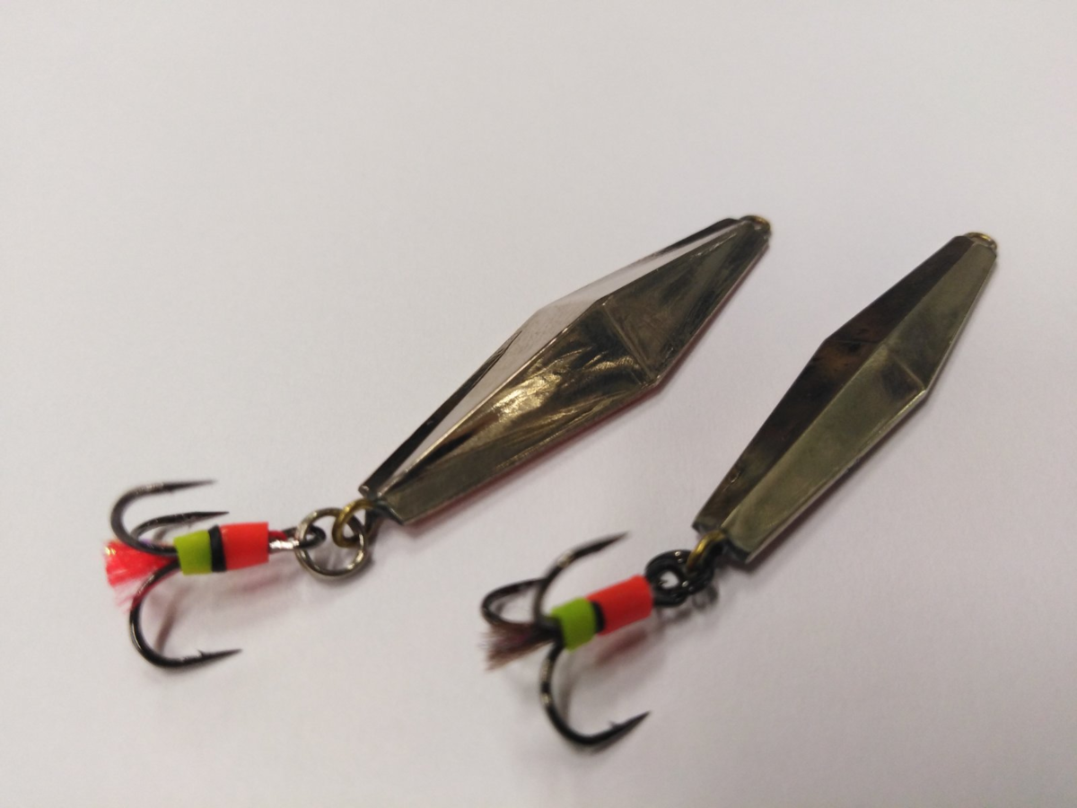 Слева ПЕРЧ, справа ПОЛУРОМБ