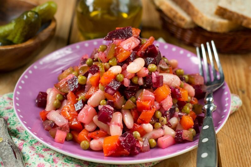 Винегрет с печеными овощами и фасолью: рецепт