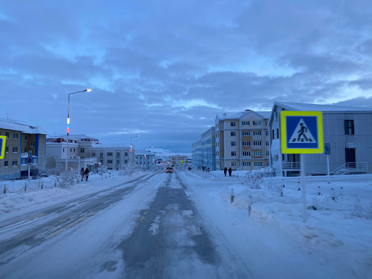 На Чукотке автомобильные дороги очень сложно и дорого строить. Железную дорогу.. 