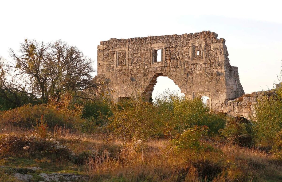 Развалины донжона цитадели Мангупа