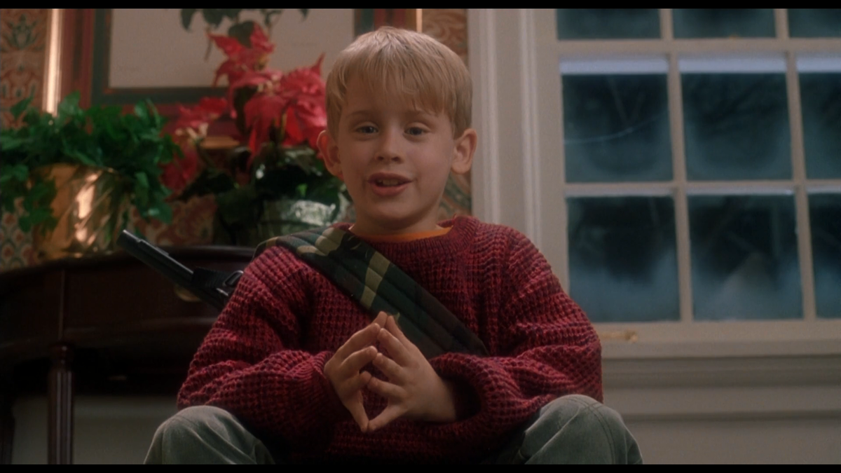 Кевин на защите дома кадр из фильма "Один дома"