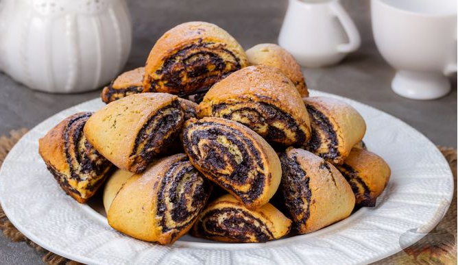 Песочное печенье с ореховой начинкой.
