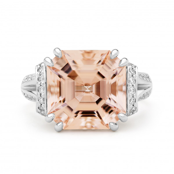 Источник: https://www.solidgold.com.au/media/catalog/product/cache/1/thumbnail/600x/17f82f742ffe127f42dca9de82fb58b1/c/u/custom-morganite-diamond-ring-aust.jpg