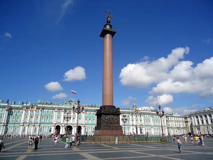 Колонна в питере на дворцовой площади