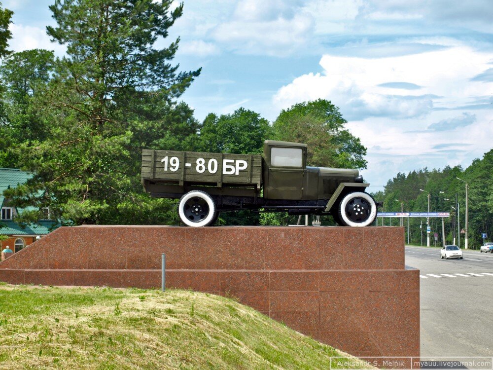 Памятник полуторке. Полуторка (памятник). Памятник полуторке в Курске. Памятник полуторке в Кунгуре. Памятник полуторке машине.