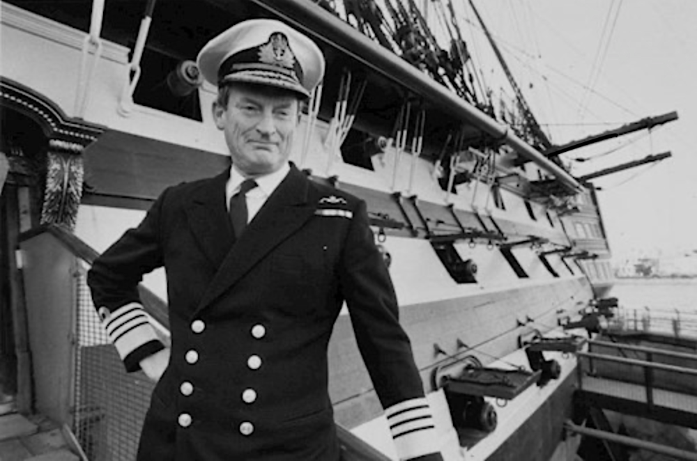 Контр-адмирал Джон "Сэнди" Вудворд.