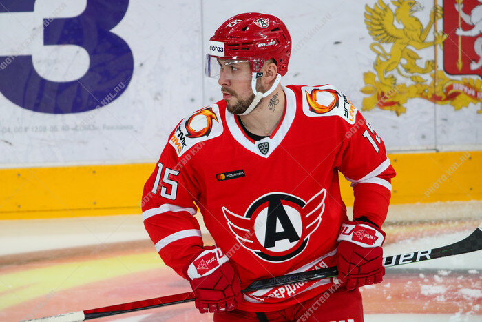 сколько хоккеист