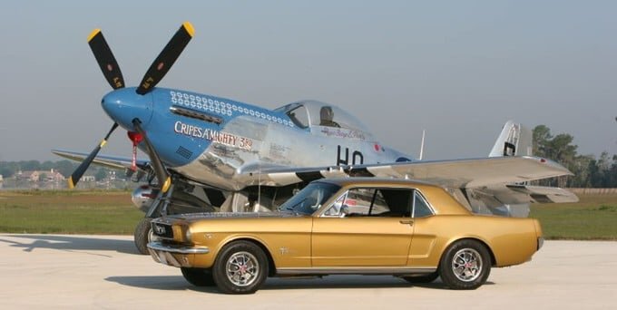 Ford Mustang и самолет NA P-51 Mustang