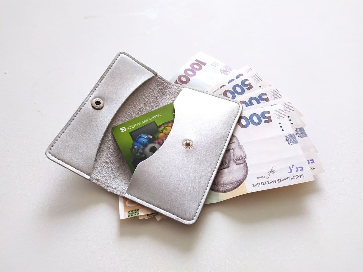 С моей получкой в космическое турне не полетишь, но, может, в будущем или полеты станут доступны всем желающим, или я знатно разбогатею