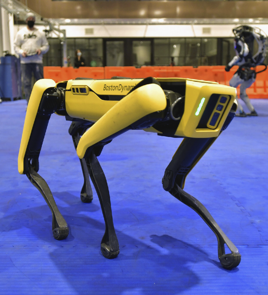 Оператор мог управлять робопсом с помощью джойстика