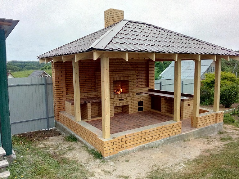 Обедаем в саду: от площадки до навеса и освещения | Новгородский ...