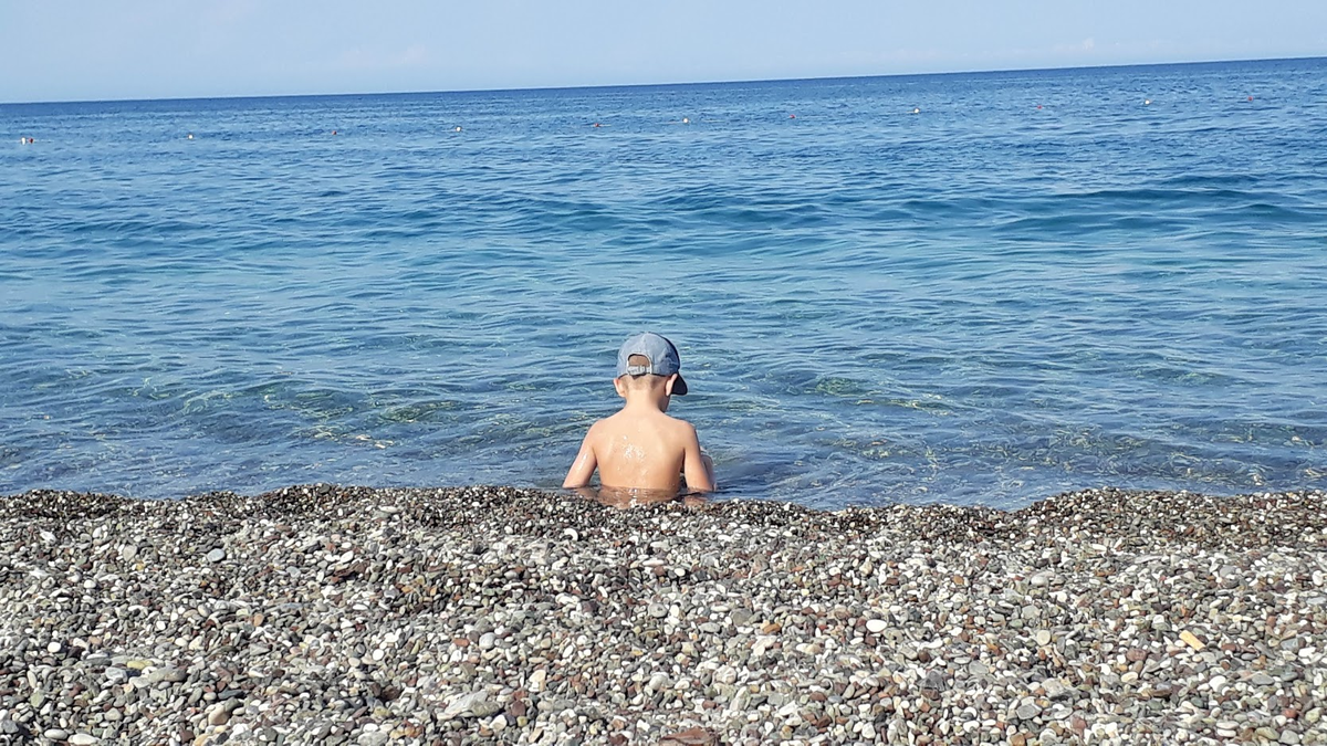 Мальчик и море.