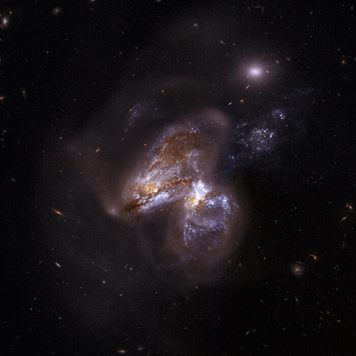 Система Arp-299 в оптическом диапазоне с телескопа "Хаббл". Фото: NASA / STScI