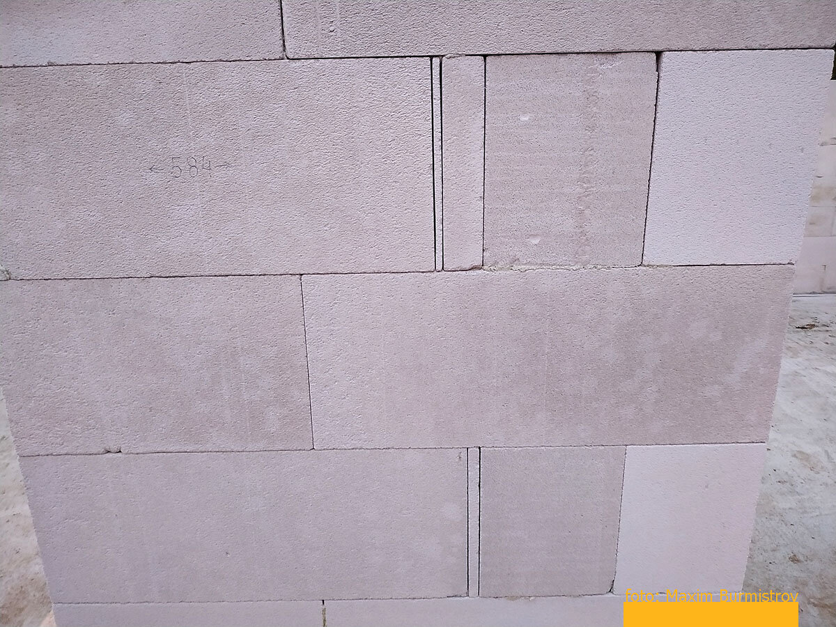 Даже самые тонкие обрезки блоков пойдут у вас в дело, так что не выкидывайте и не разбивайте их!