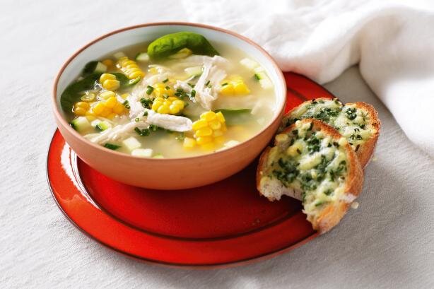 Разумеется, все вокруг говорят, что нет ничего полезнее для ребенка, чем каша. Да, в кашах содержатся полезные питательные вещества, да вот только мало кто из детей положительно относится к такому питанию положительно. Зато можно посмотреть рецепты правильного питания на каждый день ребенку, где каши не являются главным компонентом. В детских "менюшках" вообще делают упор на супы и овощи. Сейчас мы дадим вам несколько простеньких, но вкусных рецептов супов для вашего малыша.