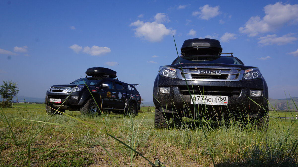 Экспедиция Исузу Россия на двух пикапах Исузу Д-макс. Штатный и в тюнинге Арктиктракс