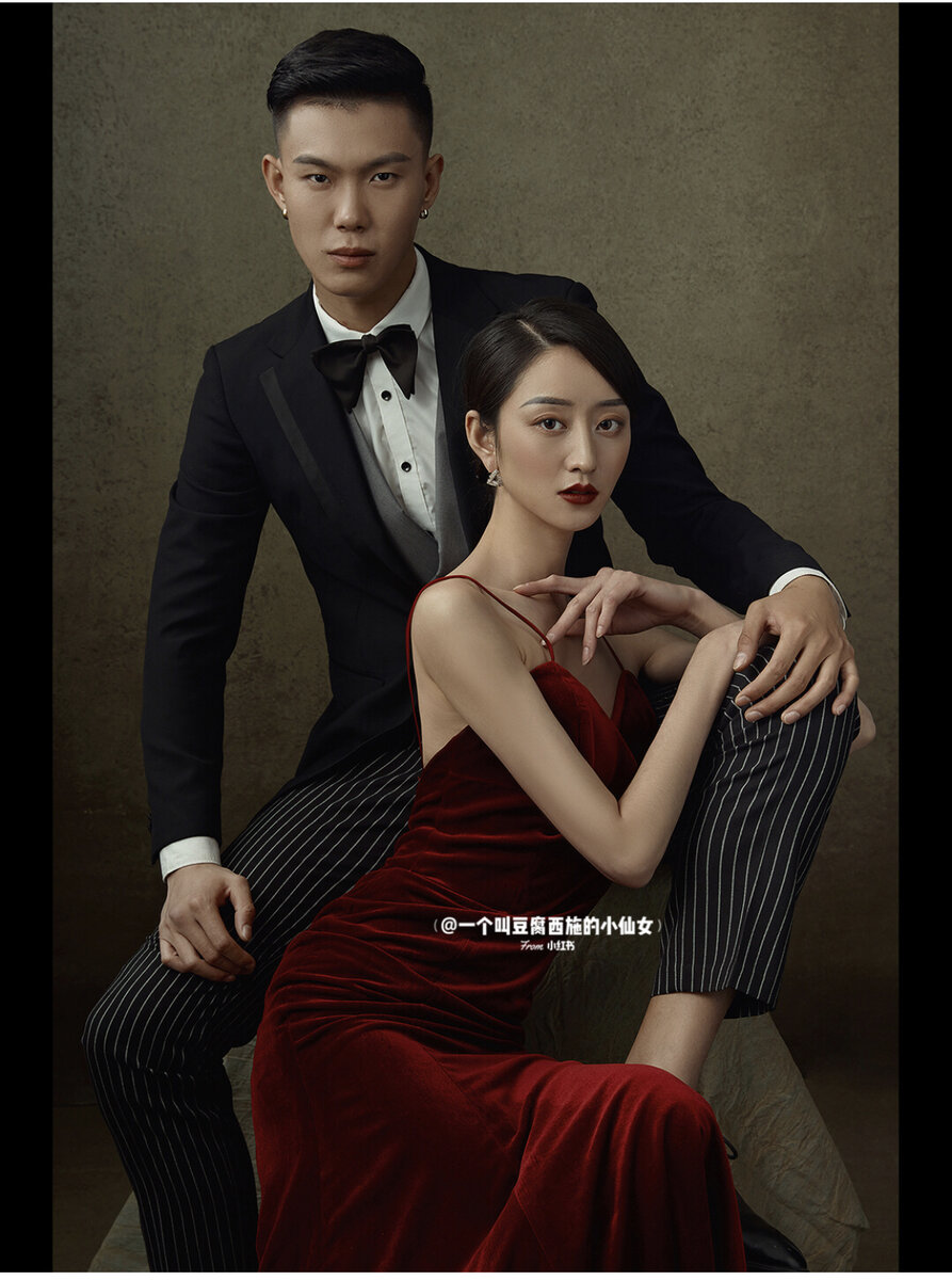 стилизованная свадебная фотосессия китайской пары, фото взято из приложения Red Book