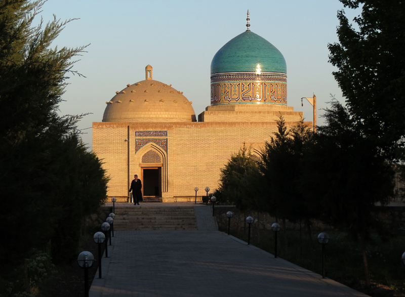 Имена средней азии. Регистан самарканд достопримечательности узбекистана. Регистан бухара. Памятник покорению ташкента. Имена средней азии.