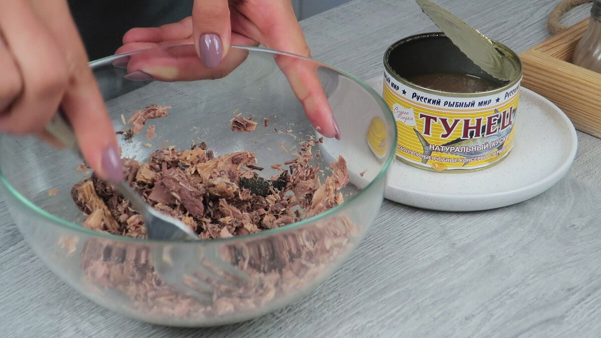 Заливной пирог с тунцом и яйцом
