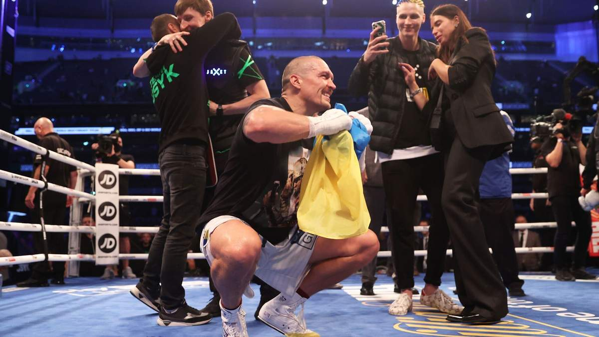 Украинский чемпион мира в супертяжелом весе по версиям (WBA, WBO, IBF и IBO) - Александр Усик