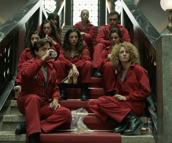 6 крутых сериалов, которые точно отвлекут от холодильника